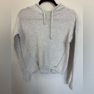 Abercrombie & Fitch Light Gray Knit Sweater size medium